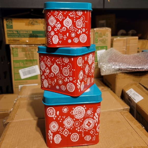 Pioneer Woman Christmas Tins - Picture 4 of 10